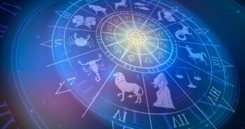 Astrologische Beratung online erleben. (Foto: AdobeStock_346364951 lidiia)