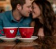 Nutzer finden Liebe auf Dating Cafe. (Foto: AdobeStock Curioso.Photography _808221233)