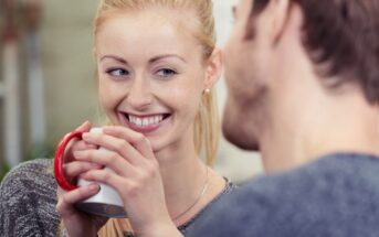 Flirt Fever: Wo Flirts und Begegnungen beginnen. (Foto: AdobeStock, contrastwerkstatt_77378139)