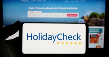 HolidayCheck bietet umfassende Hotelbewertungen und Reiseführerinformationen für Urlauber (Foto: AdobeStock - 675198243 Timon)