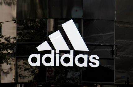 Adidas in den Bereichen Technologie und Innovation (Foto: AdobeStock 283043772 ink drop)