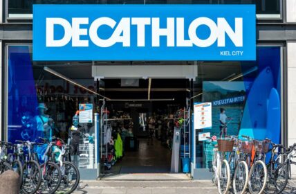 Decathlon Filiale in Deutschland zeigt das beeindruckende Produktsortiment (Foto: AdobeStock 443700245 Björn Wylezich)