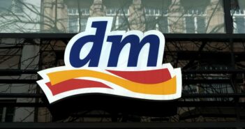 Die Zentrale von dm-drogerie markt in Karlsruhe ist das Herzstück des Unternehmens (Foto: AdobeStock-786701109 Martin Debus)