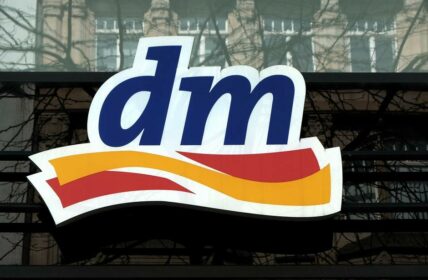 Die Zentrale von dm-drogerie markt in Karlsruhe ist das Herzstück des Unternehmens (Foto: AdobeStock-786701109 Martin Debus)